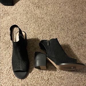 Vince Camuto Black Peep-Toe Heels 7.5M like new super cute